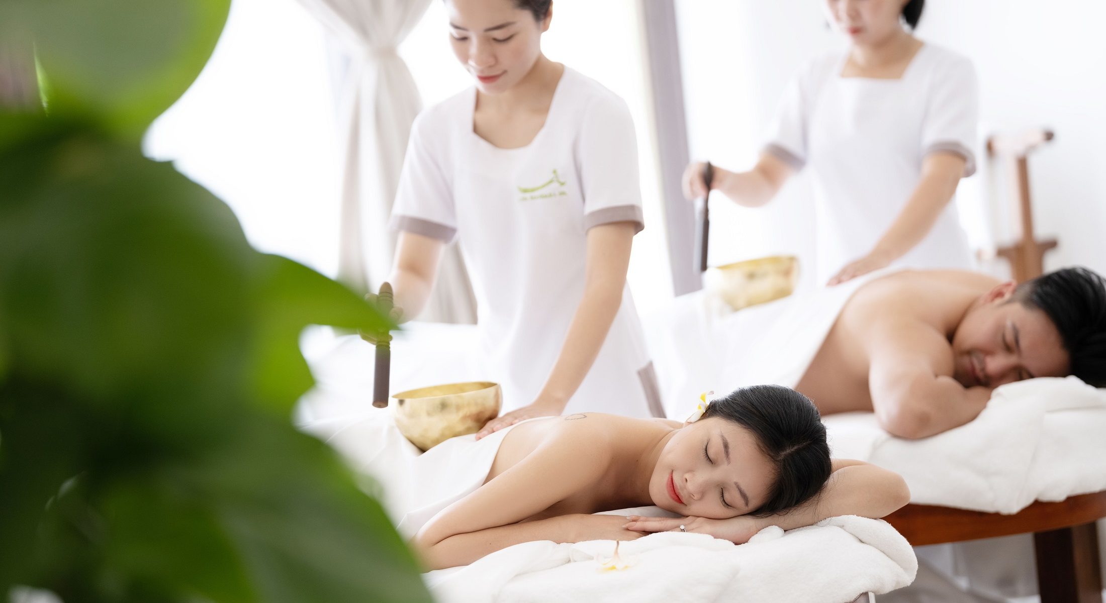 Double room spa service with two guests and two therapists
